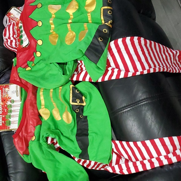 Set of 2 new elf Christmas pajama sets red & green cotton unisex - Picture 2 of 2